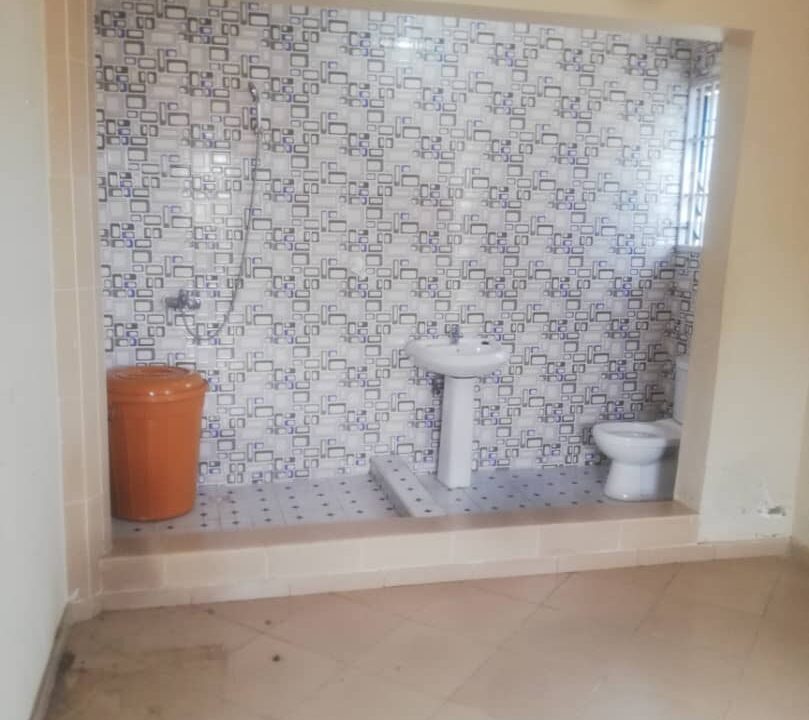 EAST LEGON HALL & CHAMBER APARTMENT FOR RENT